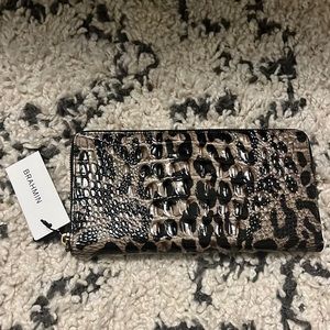 NWT Brahmin “skyler” zip around wallet/clutch